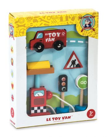 Le Toy Van Car and Petrol Pump Set